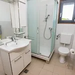 Silverstar Apartment Vir